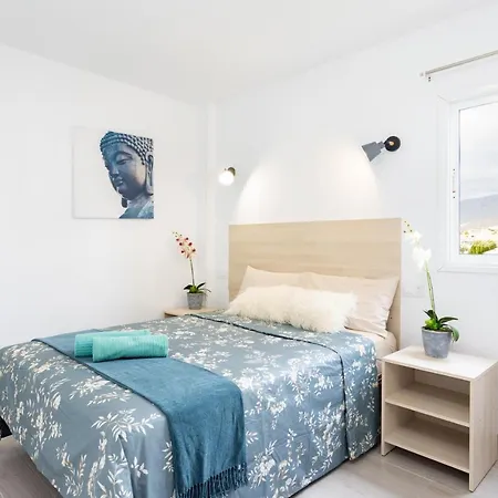Guest house Black Cat Surf House 1 B *