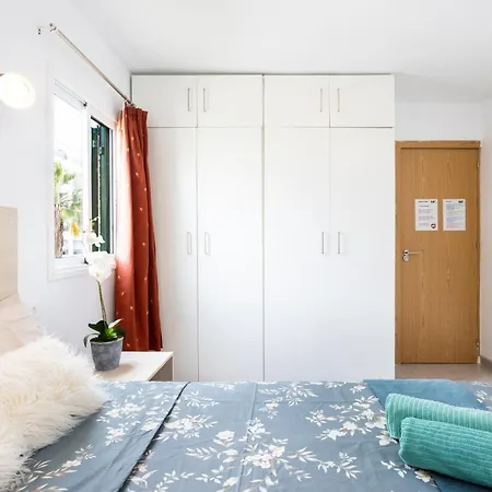 Black Cat Surf House 1 B Guest house Arona (Tenerife)